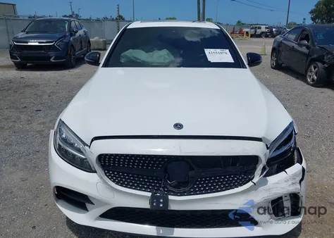 2019 Mercedes-Benz C 300 z USA, uszkodzony, nr VIN 55SWF8DB5KU296445